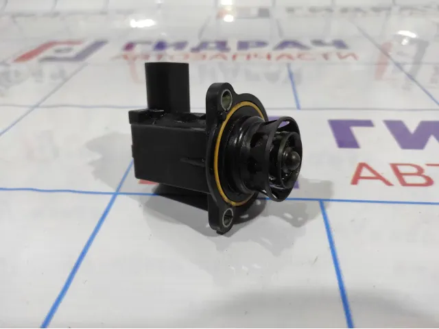 Клапан отсекающий Skoda Octavia (A5) 06H145710D.