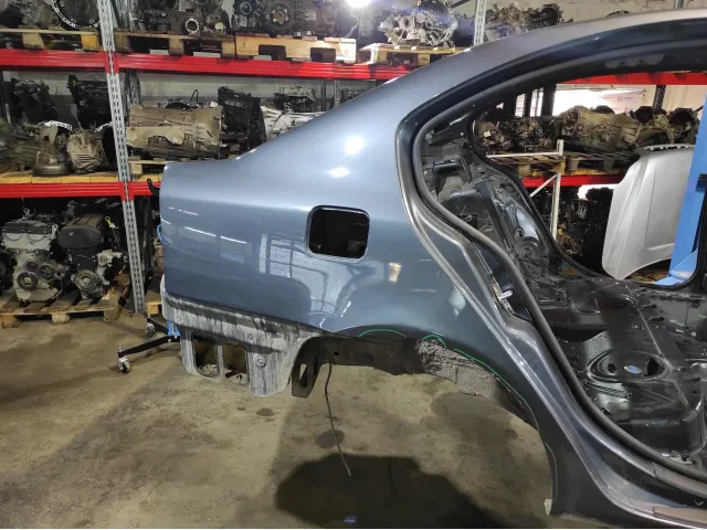 Крыло заднее правое Skoda Octavia (A5) 1Z5809606D. Дефекты.