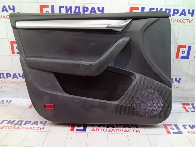 Обшивка двери передняя левая Skoda Octavia (A7) 5E1867011