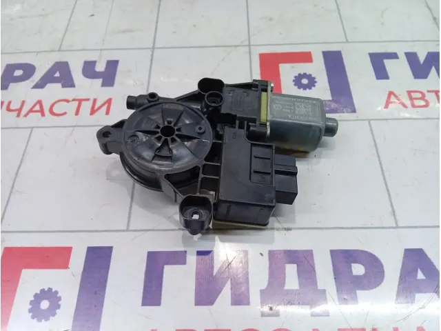 Моторчик стеклоподъемника задний правый Skoda Octavia (A7) 5Q0959812A