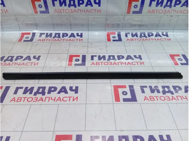 Уплотнитель стекла двери передний правый Skoda Octavia (A7) 5E0837480