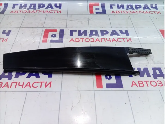 Накладка двери задней левой Skoda Octavia (A7) 5E0839901