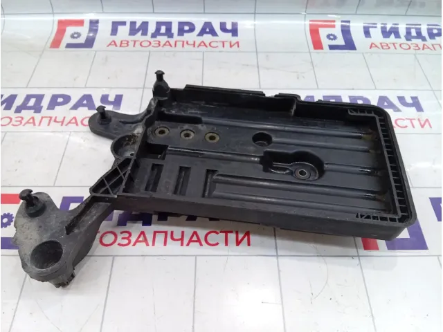 Кронштейн крепления аккумулятора (АКБ) Skoda Octavia (A7) 5Q0915331J