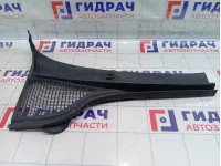 Решетка под лобовое стекло (Жабо) правая Skoda Octavia (A7) 5E2819416A