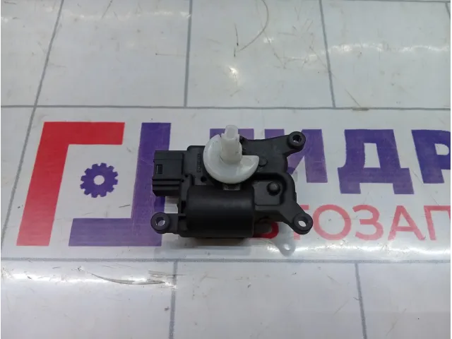 Моторчик заслонки отопителя (печки) Skoda Octavia (A7)