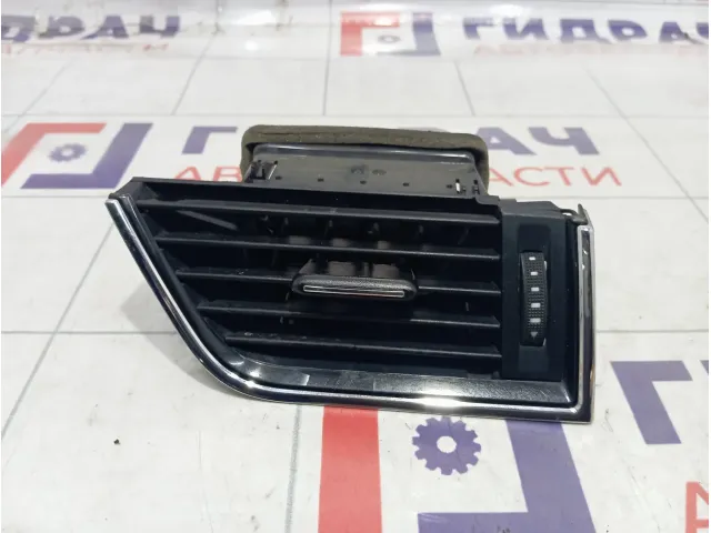 Дефлектор воздушный правый Skoda Octavia (A7) 5E0819702CZLL