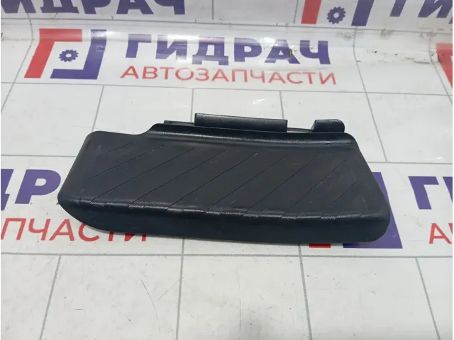Накладка декоративная под ногу водителя Skoda Octavia (A7) 5Q1864777B