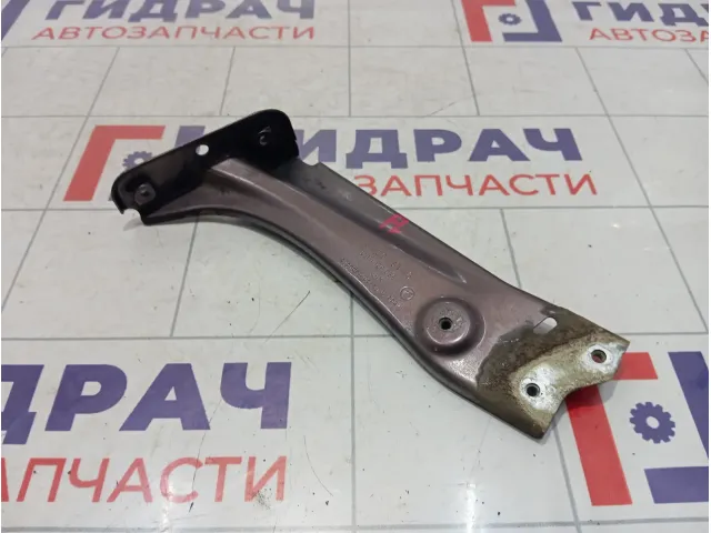 Кронштейн крыла передний левый Skoda Octavia (A7) 5E0821141