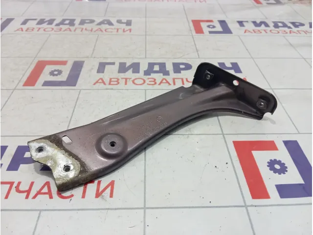 Кронштейн крыла передний правый Skoda Octavia (A7) 5E0821142