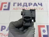 Активатор замка крышки бензобака Skoda Octavia (A7) 7P0810773D