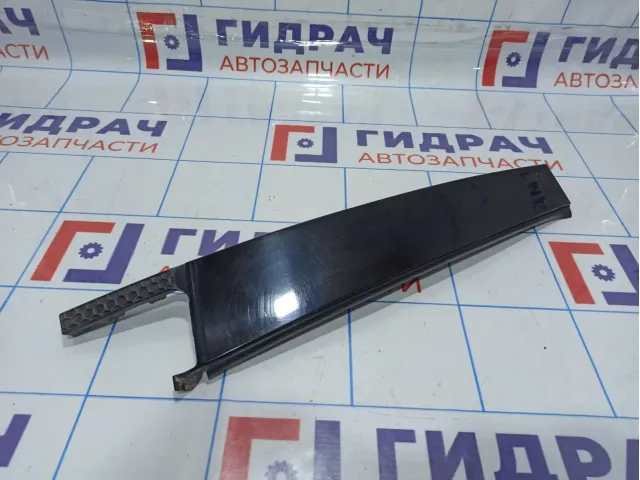 Накладка двери задней правой Skoda Octavia (A7) 5E0839902