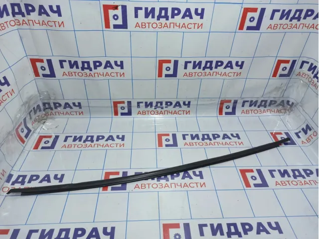 Накладка стекла переднего левого Skoda Octavia (A7) 5E08374775AP