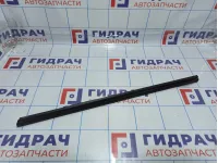 Уплотнитель стекла переднего левого Skoda Octavia (A7) 5E0837479