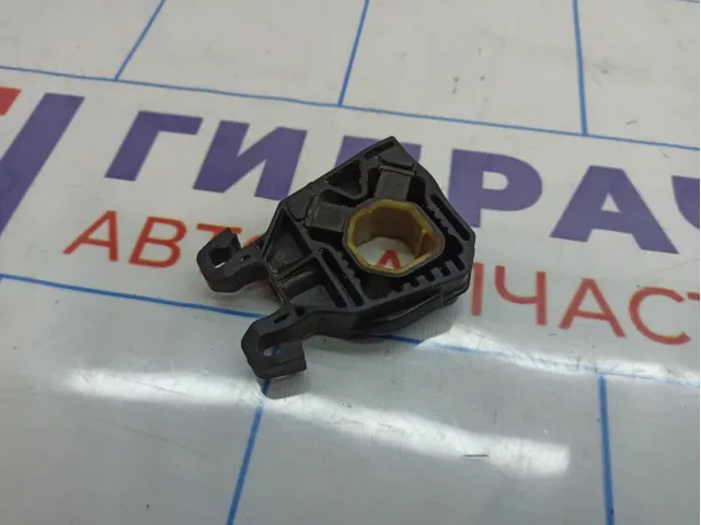 Кронштейн радиатора Skoda Octavia (A7) 5Q0121367D