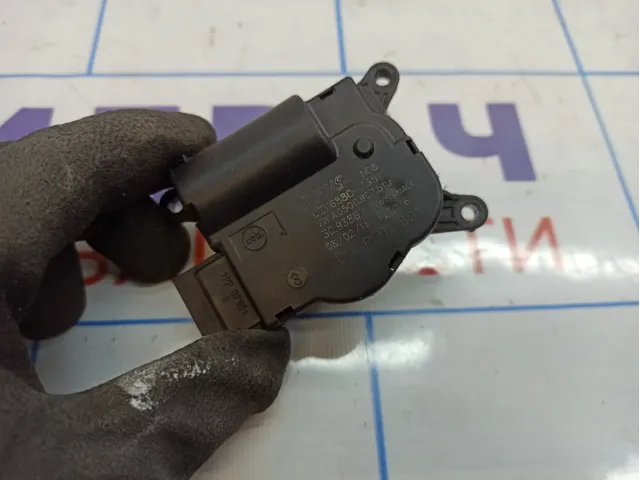 Моторчик заслонки отопителя Skoda Octavia (A7) 5Q0907511K