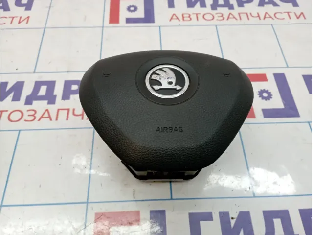 Подушка безопасности в рулевое колесо Skoda Octavia (A7) 5E0880201