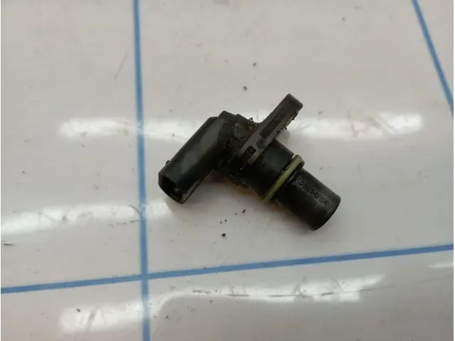 Датчик положения распредвала Skoda Octavia (A7) 04C907601