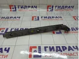 Направляющая заднего бампера правая Skoda Octavia (A5) 1Z5807864