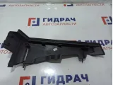 Направляющая шторки багажника правая Skoda Octavia (A5) 1Z5867762C.