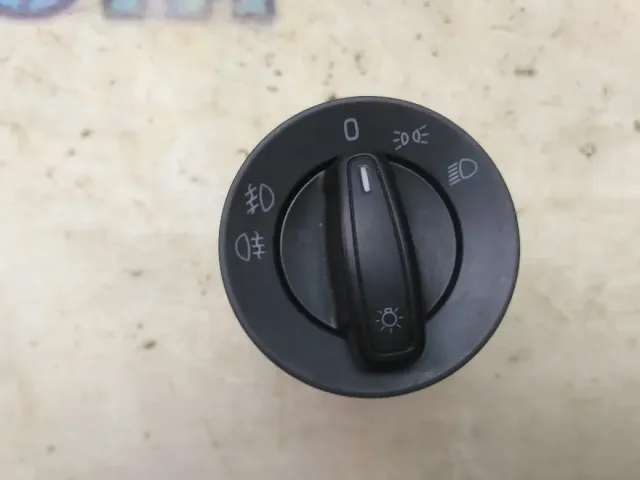 Переключатель света фар Skoda Rapid 5JA941531CWHS Отличное состояние