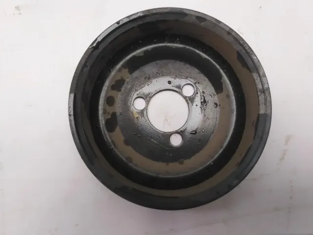 Шкив водяного насоса Skoda Rapid 03F121031A Отличное состояние