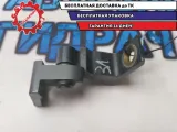 Петля двери задняя левая Skoda Rapid 8K0831401K Отличное состояние