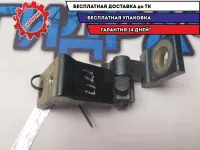 Петля двери передняя правая Skoda Rapid 8K0831402K Отличное состояние