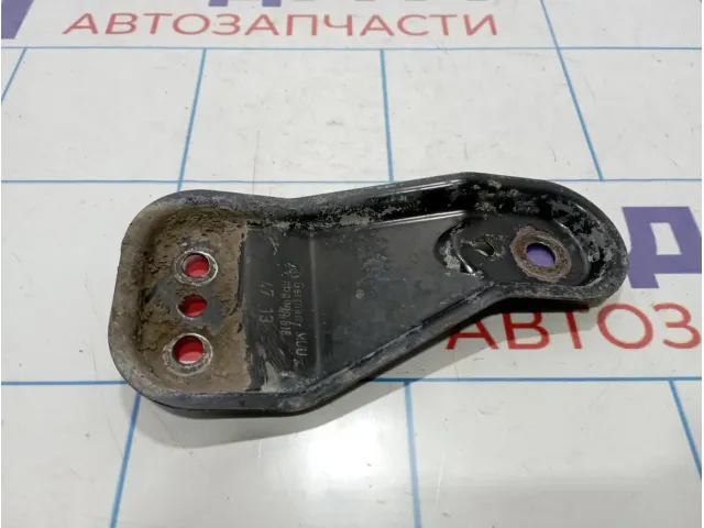 Кронштейн переднего рычага правый Skoda Rapid (NH3) 6R0199518