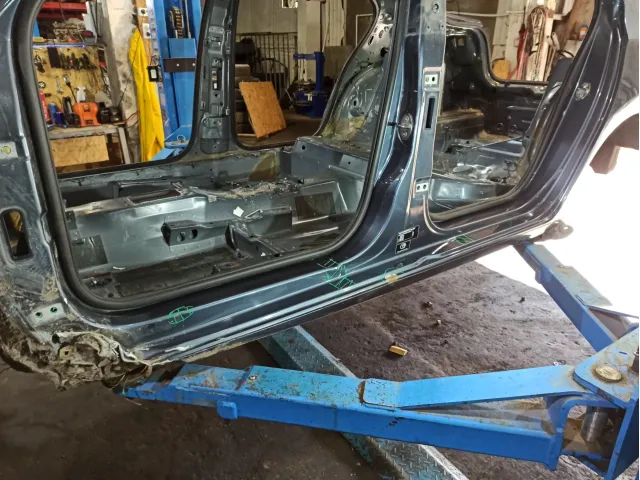 Порог со стойкой левый Skoda Rapid (NH3)