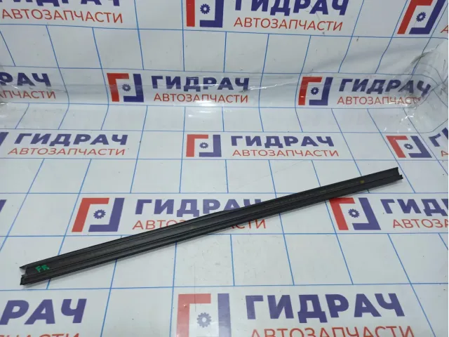Уплотнитель стекла двери переднего правого Skoda Rapid (NH3) 5JA837480B