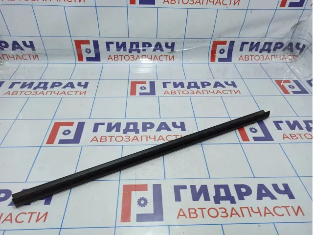 Уплотнитель стекла двери заднего правого Skoda Rapid (NH3) 5JA839480B