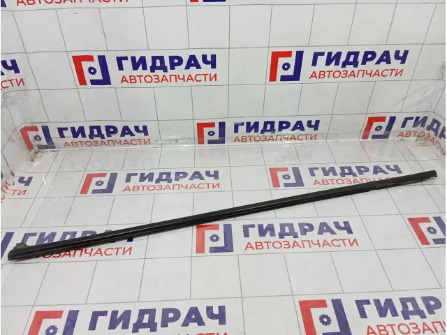 Накладка стекла переднего левого Skoda Rapid (NH3) 5JA837477A