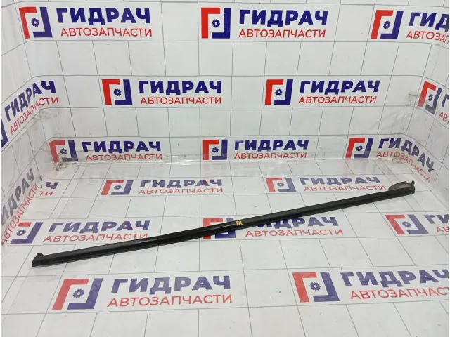 Накладка стекла заднего левого Skoda Rapid (NH3) 5JA839477B