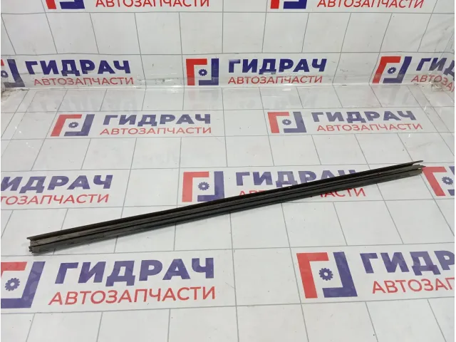 Уплотнитель стекла переднего правого Skoda Rapid (NH3) 5JA837480B