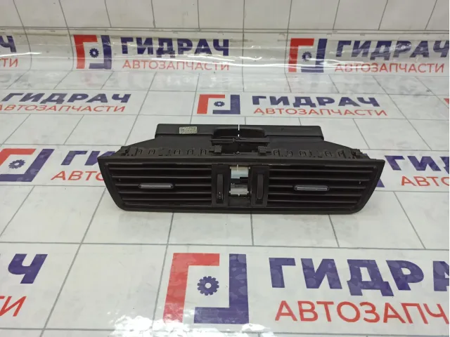 Дефлектор воздушный центральный Skoda Rapid (NH3) 5JA820951CRYP
