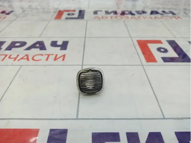 Повторитель на крыло белый Skoda Rapid (NH3) 1U0949127C