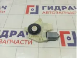 Моторчик стеклоподъемника заднего левого Skoda Rapid 5JA959811L