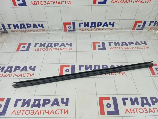 Уплотнитель стекла переднего левого Skoda Rapid 5JA837479B
