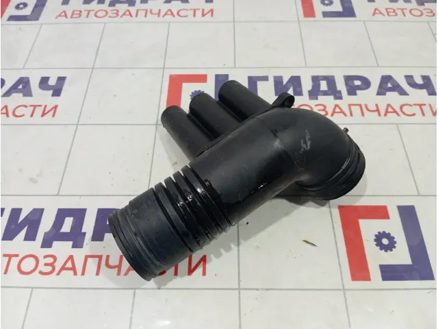 Патрубок воздушного фильтра Skoda Rapid 04E129651C