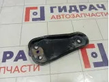 Кронштейн балки передний левый Skoda Rapid 6R0199517