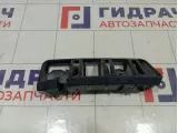 Кронштейн бампера задний правый Skoda Rapid 5JH807394A