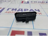 Кнопка открывания багажника Skoda Rapid (NH3) 6V0827566.