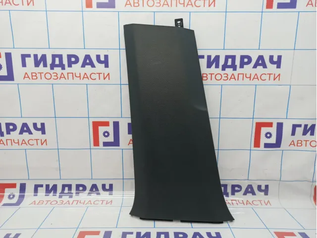 Обшивка стойки средней левой нижняя Skoda Rapid (NH3) 5JA867281B. Потертость.