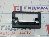 Накладка магнитолы Skoda Rapid (NH3) . Потертость.