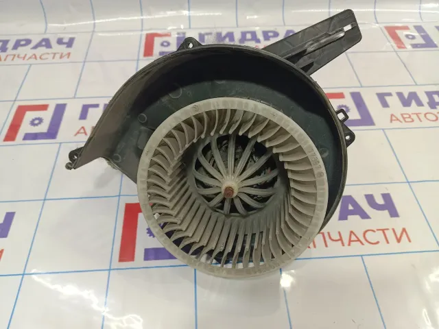 Моторчик отопителя Skoda Rapid (NH3) 6Q1819015H.