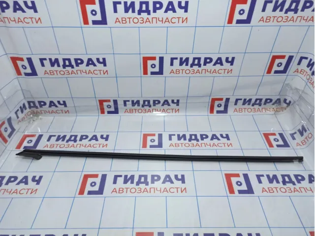 Накладка стекла заднего левого Skoda Rapid (NH3) 5JA839477B.