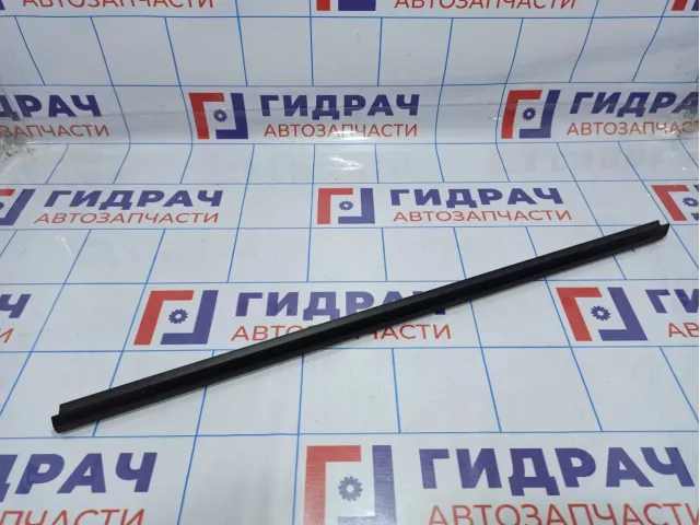 Уплотнитель стекла двери передней левой Skoda Rapid (NH3) 5JA837479B.