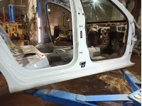 Порог со стойкой правый Skoda Rapid (NH3) . Вмятина.