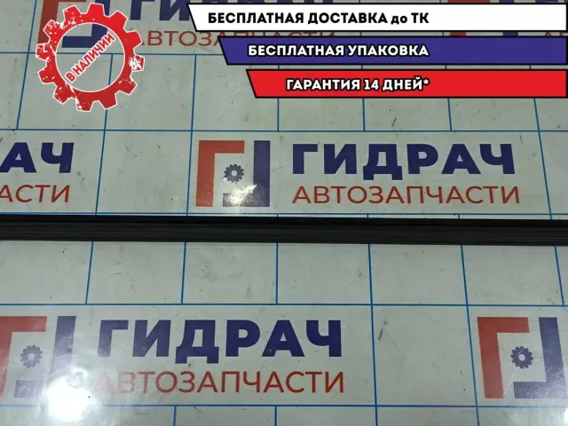 Уплотнитель стекла двери переднего правого Skoda Rapid 5JA837479B.