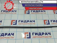 Накладка стекла переднего правого наружняя Skoda Rapid 5JA837478A.